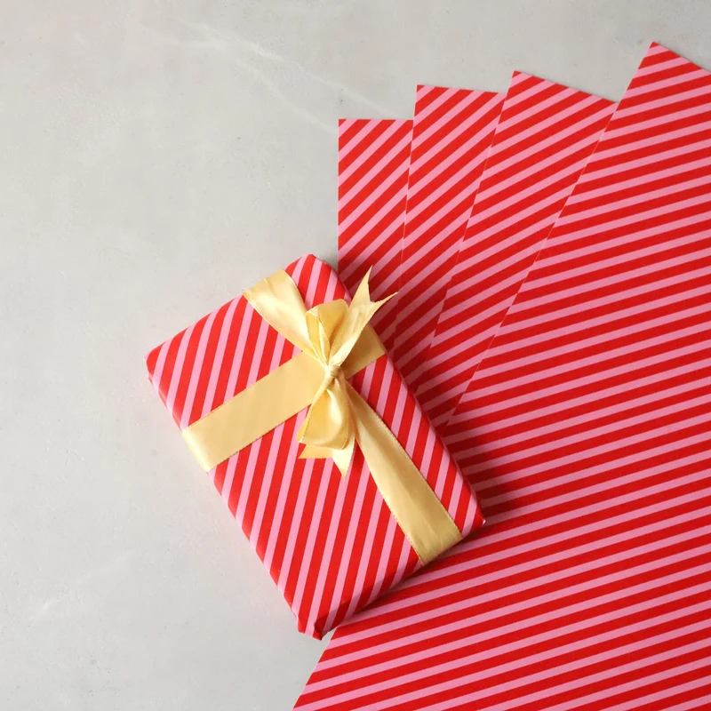 Geschenkpapier-Set „Herzen und Streifen“