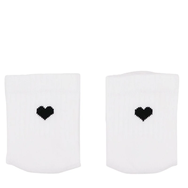 Eulenschnitt Babysocken weiß Herz schwarz