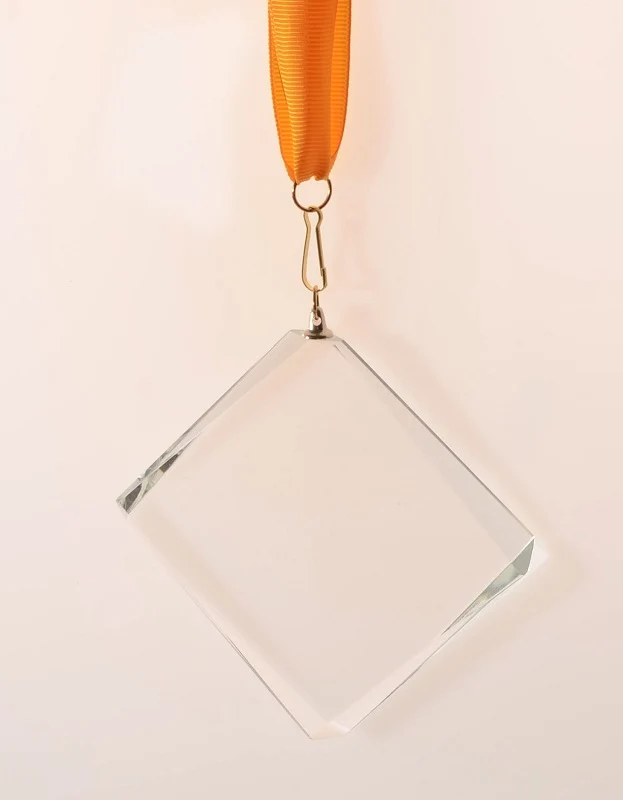 Glas-Medaille Quadrat Pokal inkl Band und Geschenkverpackung