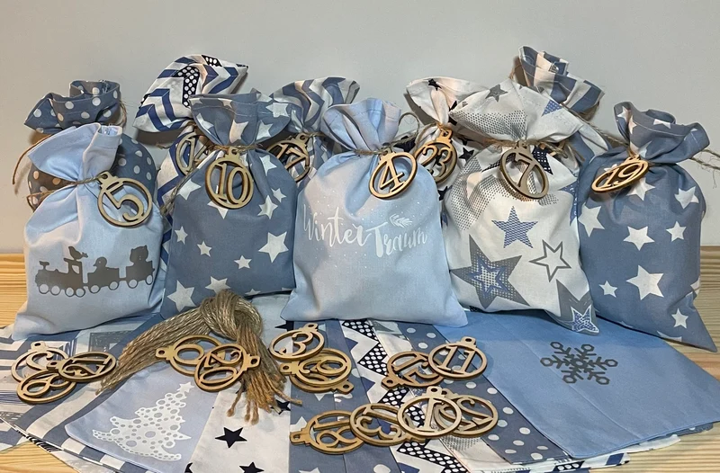 Adventskalender,Landhausstil Adventskalender zum Befüllen, 24 Säckchen zum Advent , Adventskalender Zahlen aus Holz, blau /weiß