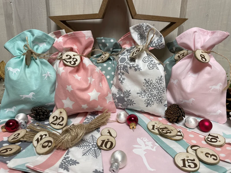 Adventskalender,Landhausstil Adventskalender zum Befüllen, 24 Säckchen zum Advent , Adventskalender Zahlen aus Holz, rosa/mint/grau