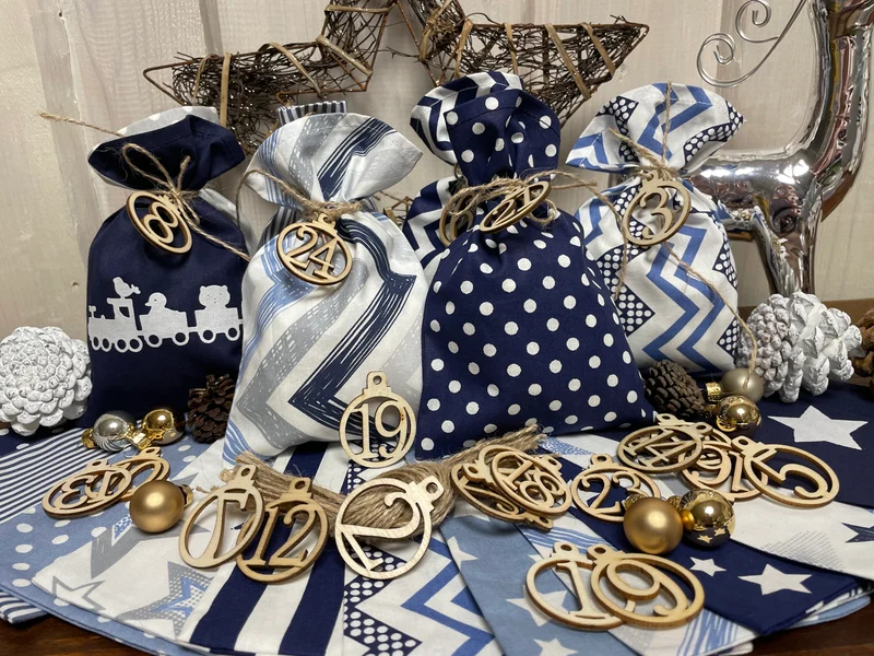Adventskalender,Landhausstil Adventskalender zum Befüllen, 24 Säckchen zum Advent , Adventskalender Zahlen aus Holz, blau /weiß