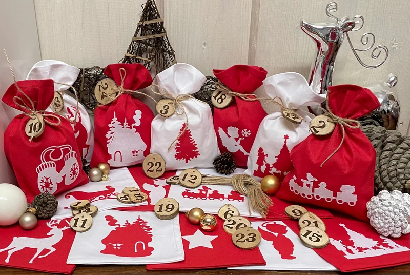 Adventskalender,Landhausstil Adventskalender zum befüllen, 24 Säckchen zum Advent, Adventskalender Zahlen aus Holz, rot/weiß