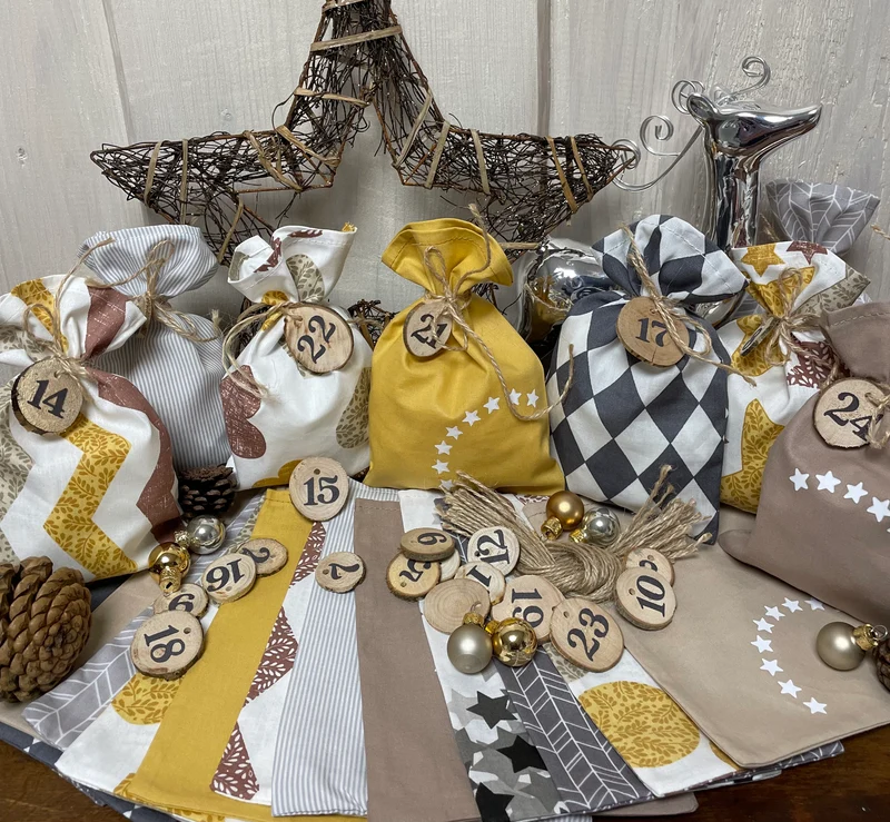 Adventskalender,Landhausstil Adventskalender zum befüllen, 24 Säckchen zum Advent, Adventskalender Zahlen aus Holz, beige/gelb