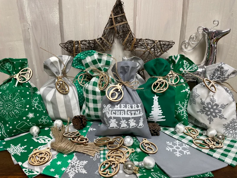 Adventskalender,Landhausstil Adventskalender zum Befüllen, 24 Säckchen zum Advent , Adventskalender Zahlen aus Holz, grün/grau