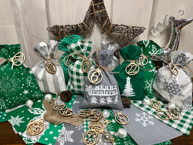 Adventskalender,Landhausstil Adventskalender zum Befüllen, 24 Säckchen zum Advent , Adventskalender Zahlen aus Holz, grün/grau