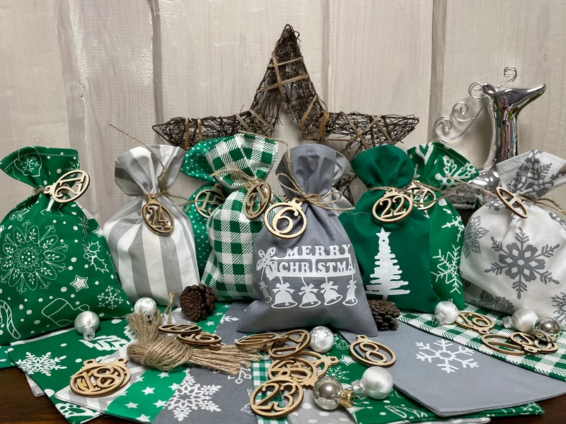 Adventskalender,Landhausstil Adventskalender zum Befüllen, 24 Säckchen zum Advent , Adventskalender Zahlen aus Holz, grün/grau