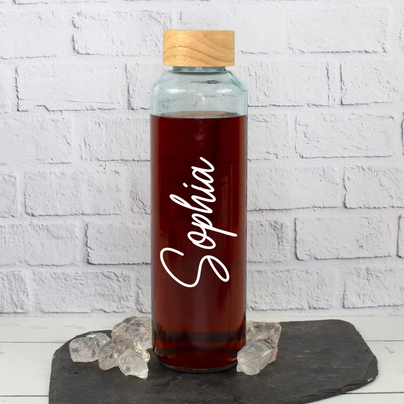 Trinkflasche aus Glas mit Name personalisiert 600 ml | Handmade Flasche mit Holzdeckel als Geschenk