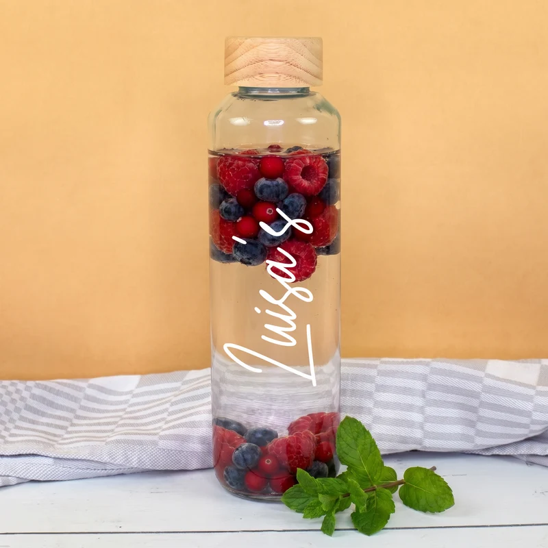 Trinkflasche aus Glas mit Name personalisiert 600 ml | Handmade Flasche mit Holzdeckel als Geschenk