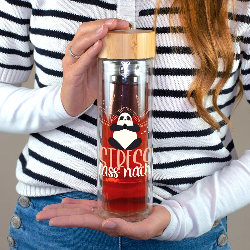 Glasflasche doppelwandig mit Teesieb | 400 ml Teeflasche mit Panda Motiv 'Stress lass nach'