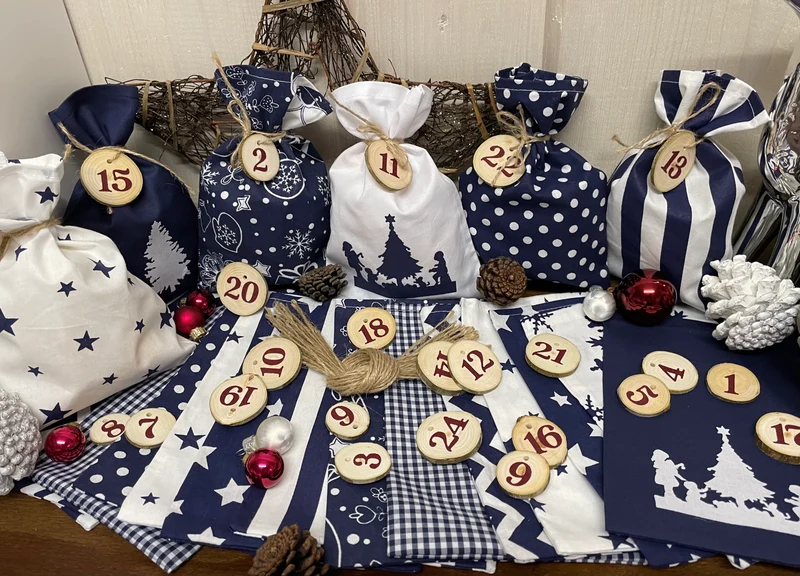 Adventskalender,Landhausstil Adventskalender zum Befüllen, 24 Säckchen zum Advent , Adventskalender Zahlen aus Holz, blau /weiß