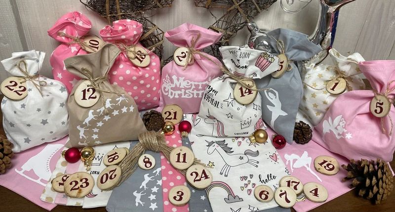 Adventskalender,Landhausstil Adventskalender zum Befüllen, 24 Säckchen zum Advent , Adventskalender Zahlen aus Holz, rosa /beige/weiß/grau