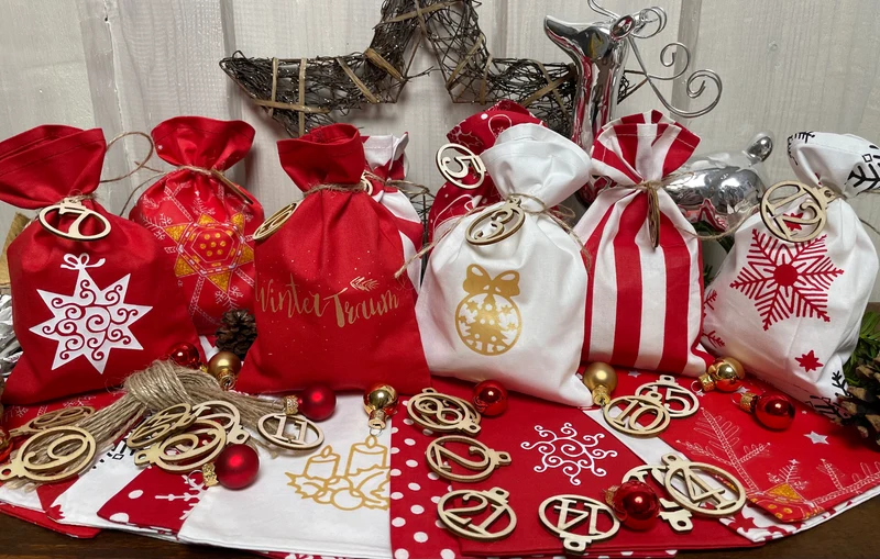 Adventskalender,Landhausstil Adventskalender zum befüllen, 24 Säckchen zum Advent, Adventskalender Zahlen aus Holz, rot/weiß