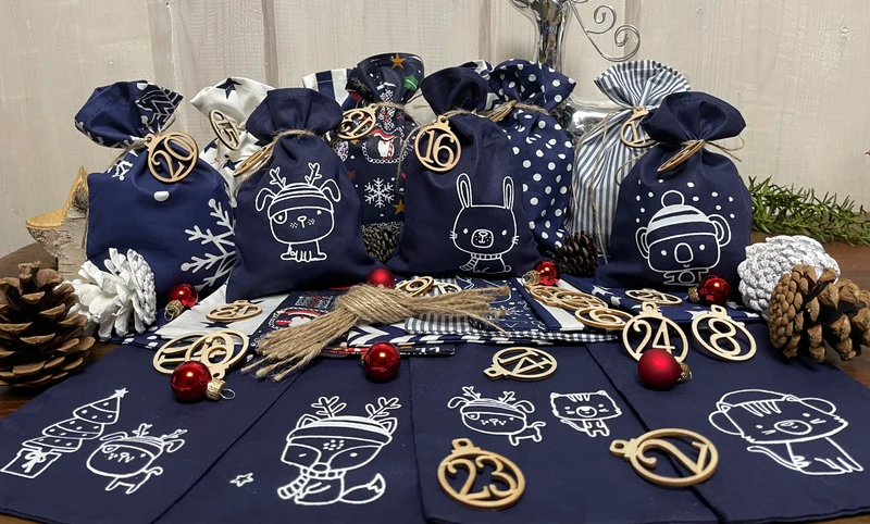 Adventskalender für Kinder, Landhausstil Adventskalender zum Befüllen, 24 Säckchen zum Advent , Adventskalender Zahlen aus Holz, blau /weiß