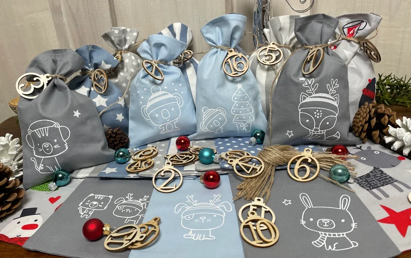 Adventskalender,Landhausstil Adventskalender zum Befüllen, 24 Säckchen zum Advent , Adventskalender Zahlen aus Holz, hellblau/grau