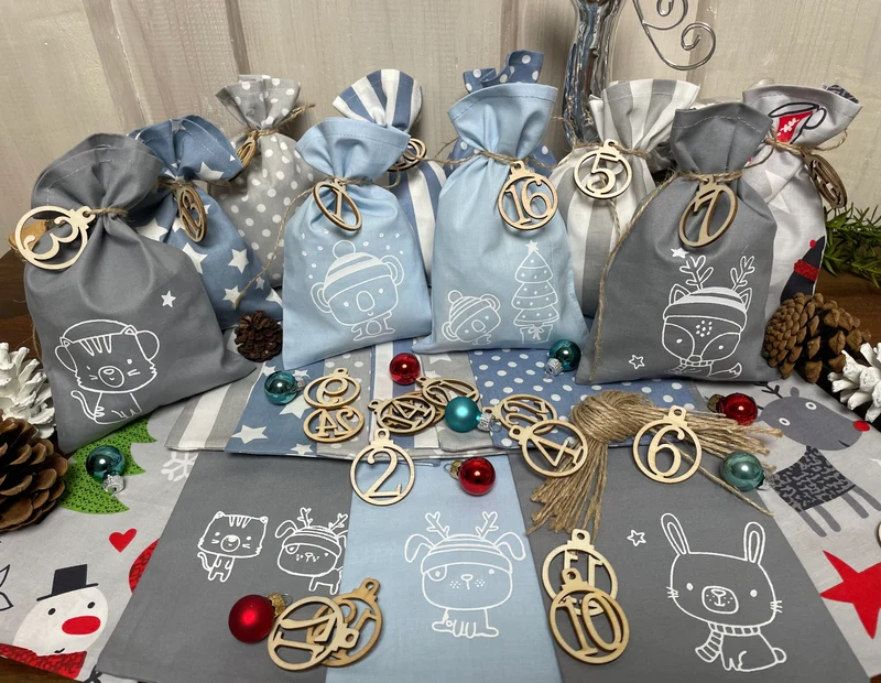 Adventskalender,Landhausstil Adventskalender zum Befüllen, 24 Säckchen zum Advent , Adventskalender Zahlen aus Holz, hellblau/grau