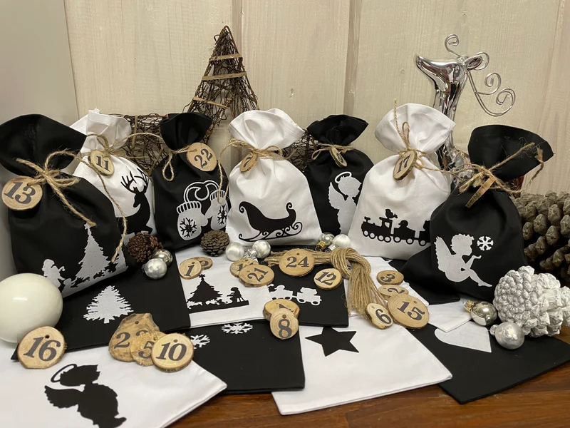 Adventskalender,Landhausstil Adventskalender zum Befüllen, 24 Säckchen zum Advent , Adventskalender Zahlen aus Holz, schwarz /weiß