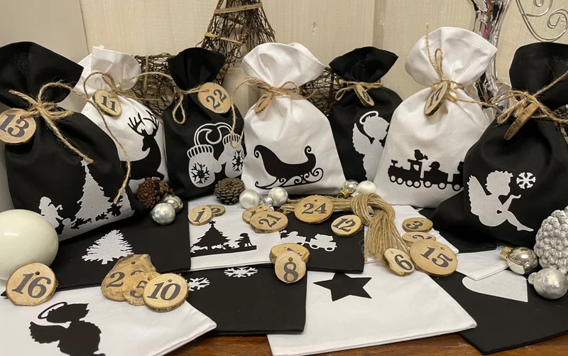 Adventskalender,Landhausstil Adventskalender zum Befüllen, 24 Säckchen zum Advent , Adventskalender Zahlen aus Holz, schwarz /weiß