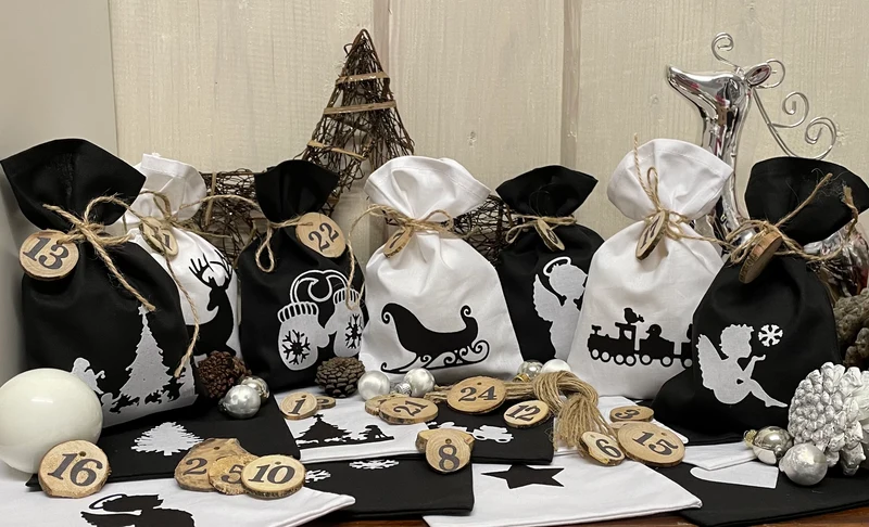 Adventskalender,Landhausstil Adventskalender zum Befüllen, 24 Säckchen zum Advent , Adventskalender Zahlen aus Holz, schwarz /weiß