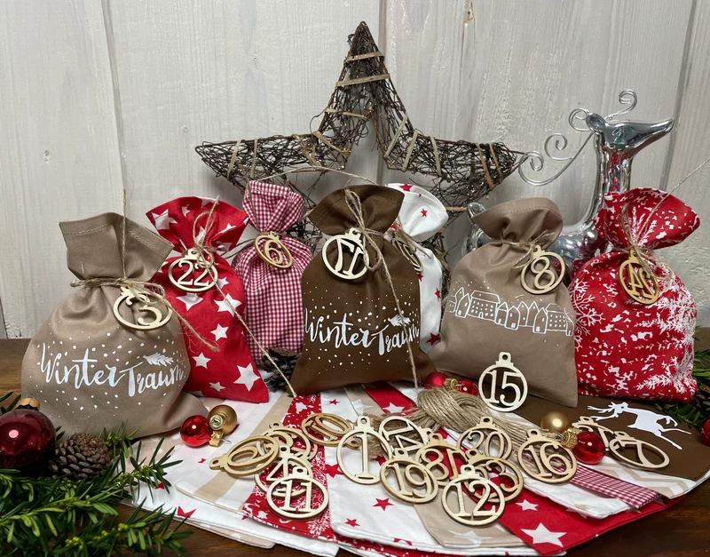 Adventskalender,Landhausstil Adventskalender zum Befüllen, 24 Säckchen zum Advent , Adventskalender Zahlen aus Holz, rot/braun