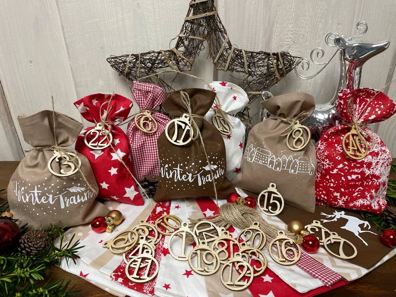 Adventskalender,Landhausstil Adventskalender zum befüllen, 24 Säckchen zum Advent , Adventskalender Zahlen aus Holz, rot/beige/braun
