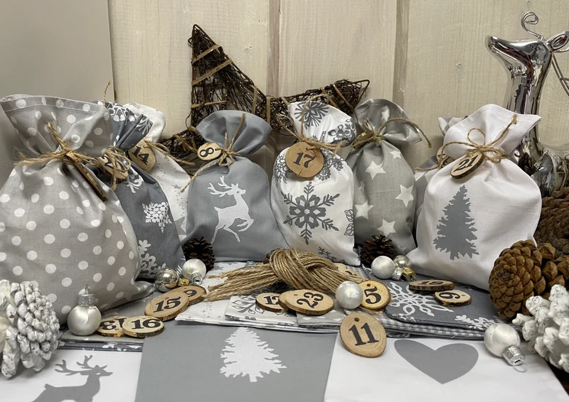 Adventskalender,Landhausstil Adventskalender zum befüllen, 24 Säckchen zum Advent, Adventskalender Zahlen aus Holz, grau/weiß