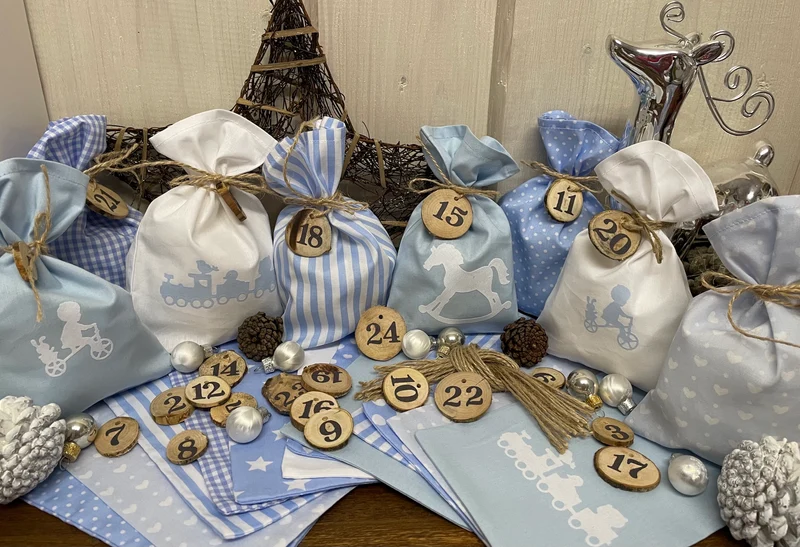 Adventskalender,Landhausstil Adventskalender zum Befüllen, 24 Säckchen zum Advent , Adventskalender Zahlen aus Holz, blau /weiß