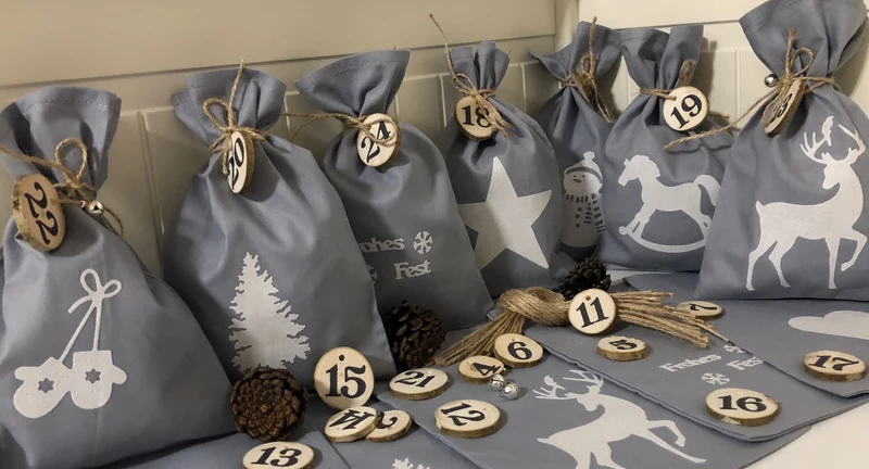 Adventskalender,Landhausstil Adventskalender, Adventskalender Säckchen zum befüllen, 24 Stoff Säckchen * grau/weiß