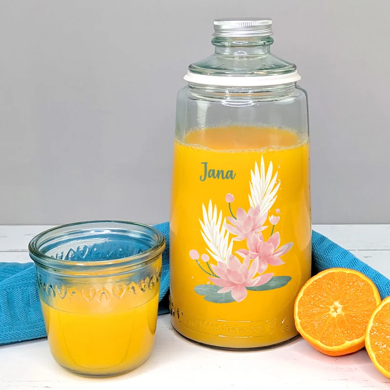 Personalisierte Karaffe mit Trinkglas mit Name für Wellness & Yoga | Motiv Seerose