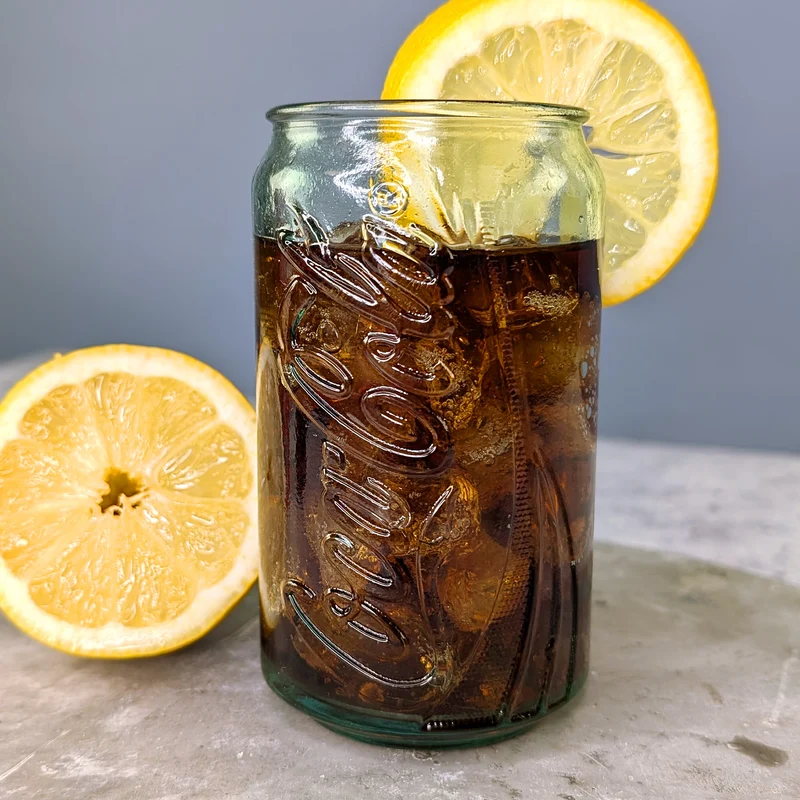 Personalisiertes Coca-Cola Glas mit Name | Retro Design in Dosenform