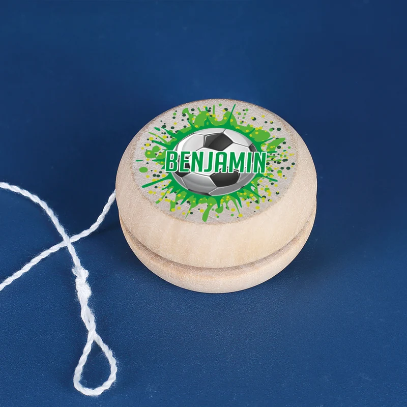 JoJo aus Holz im Retrodesign für Jungen | Personalisiert mit Name und Fußball Motiv