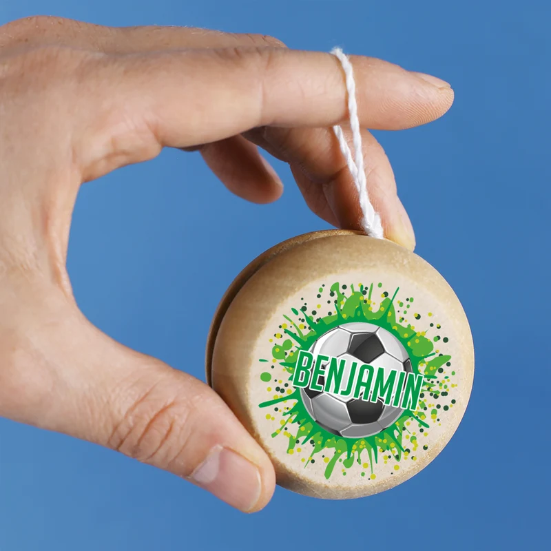 JoJo aus Holz im Retrodesign für Jungen | Personalisiert mit Name und Fußball Motiv