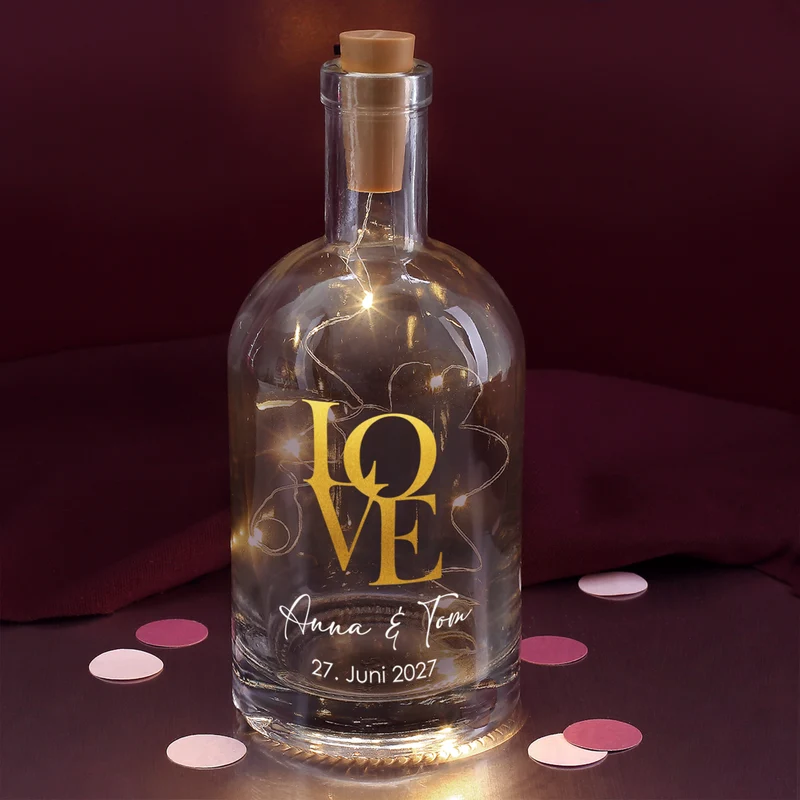 Personalisierte LED Karaffe mit goldenem LOVE-Motiv für Paare | Für Hochzeit & Valentinstag