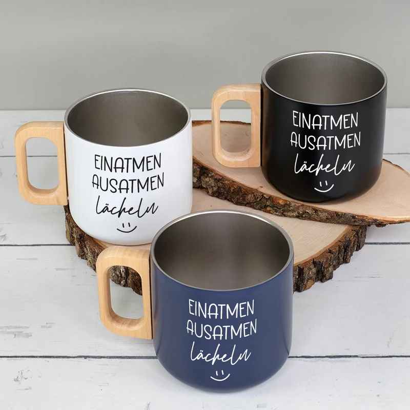 Edelstahl Tasse mit Holzgriff 'Einatmen Ausatmen Lächeln' | Doppelwandiger Becher als witziges Geschenk