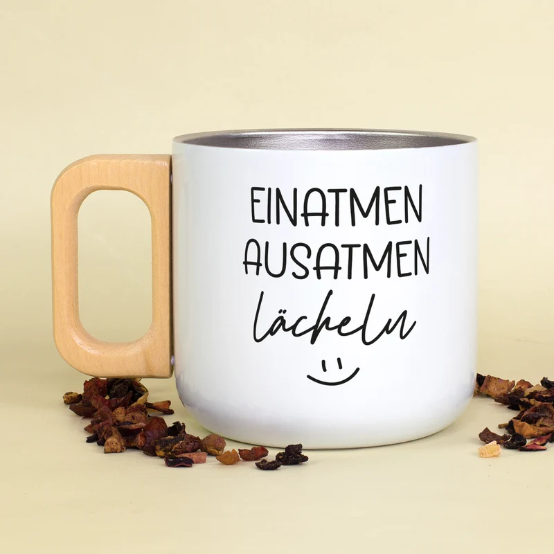 Edelstahl Tasse mit Holzgriff 'Einatmen Ausatmen Lächeln' | Doppelwandiger Becher als witziges Geschenk