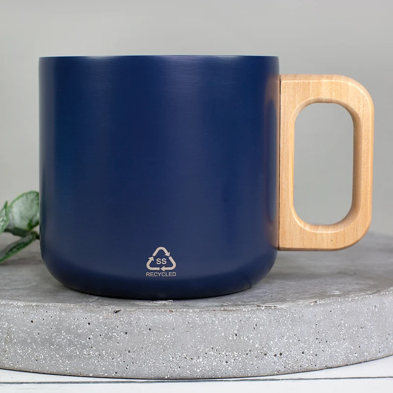 Edelstahl Tasse mit Holzgriff 'Einatmen Ausatmen Lächeln' | Doppelwandiger Becher als witziges Geschenk