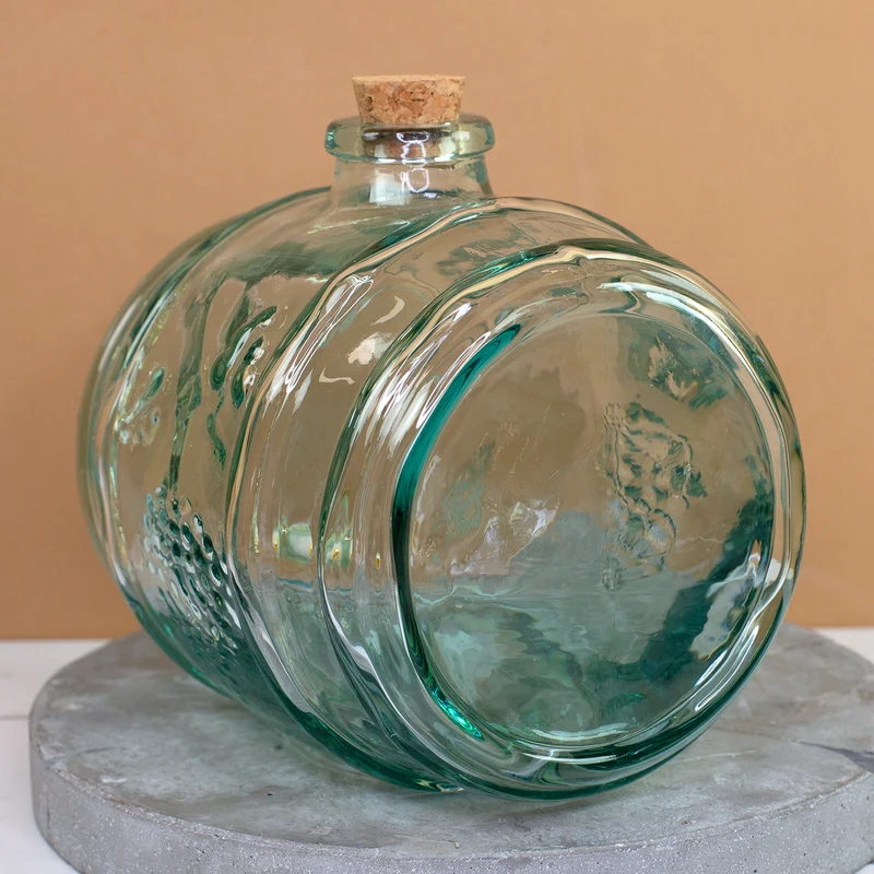 Handgefertigtes Weinfass aus recyceltem Glas mit Initiale & Name | Geschenk für Wein Liebhaber