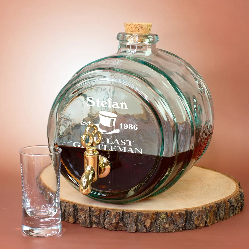 Handgefertigtes Whisky Fass aus recyceltem Glas mit Name & Jahr personalisiert | Geschenk für Männer