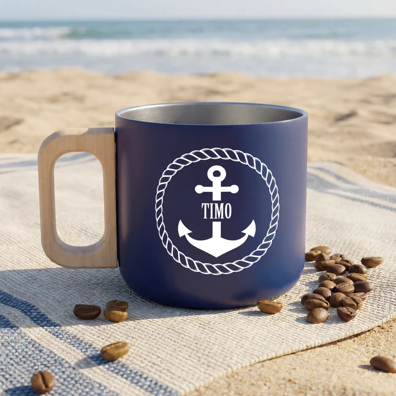 Edelstahl Tasse mit Anker & Name personalisiert | Maritimer Becher mit Holzgriff in Marine Blau 400ml