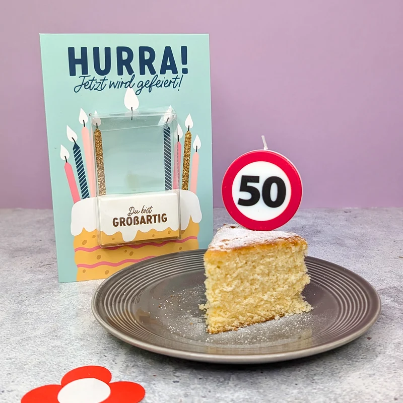 Karte zum Geburtstag mit Kerze in Verkehrszeichen-Design