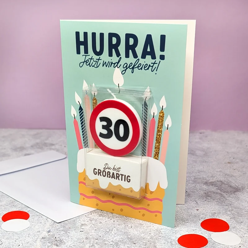 Karte zum Geburtstag mit Kerze in Verkehrszeichen-Design
