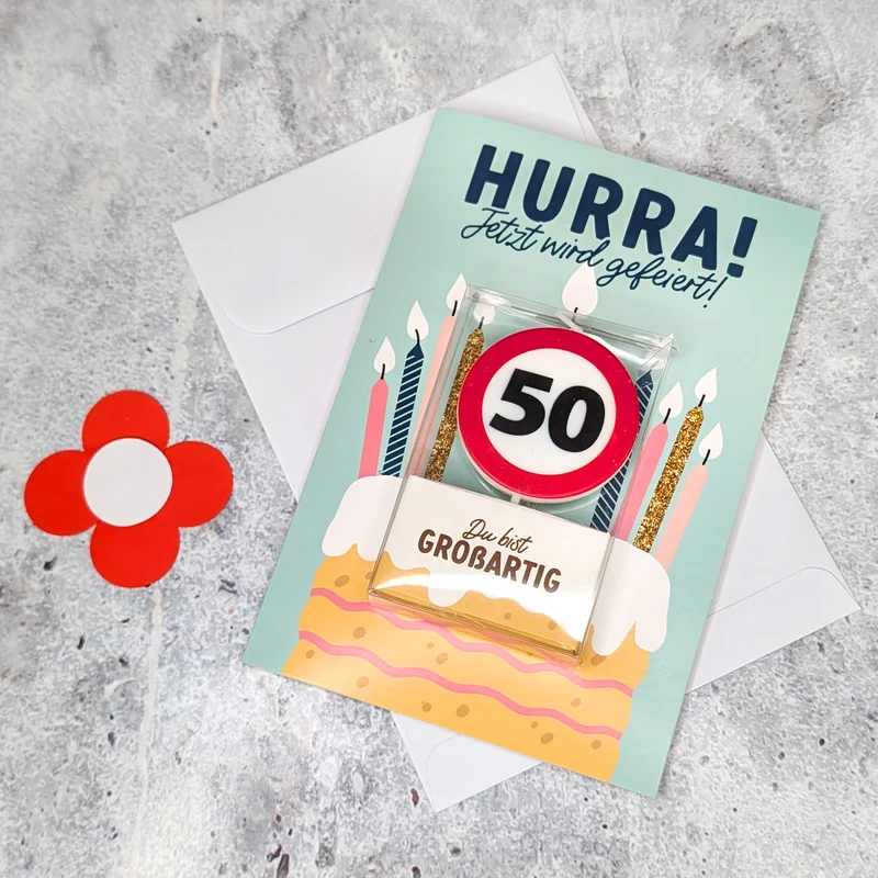 Karte zum Geburtstag mit Kerze in Verkehrszeichen-Design