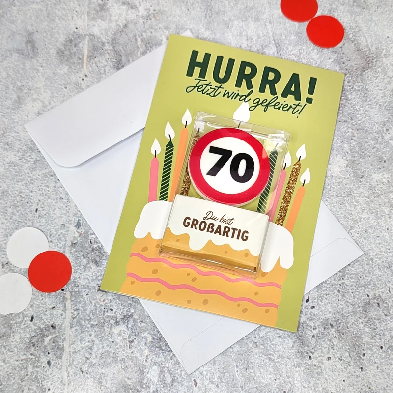 Karte zum Geburtstag mit Kerze in Verkehrszeichen-Design