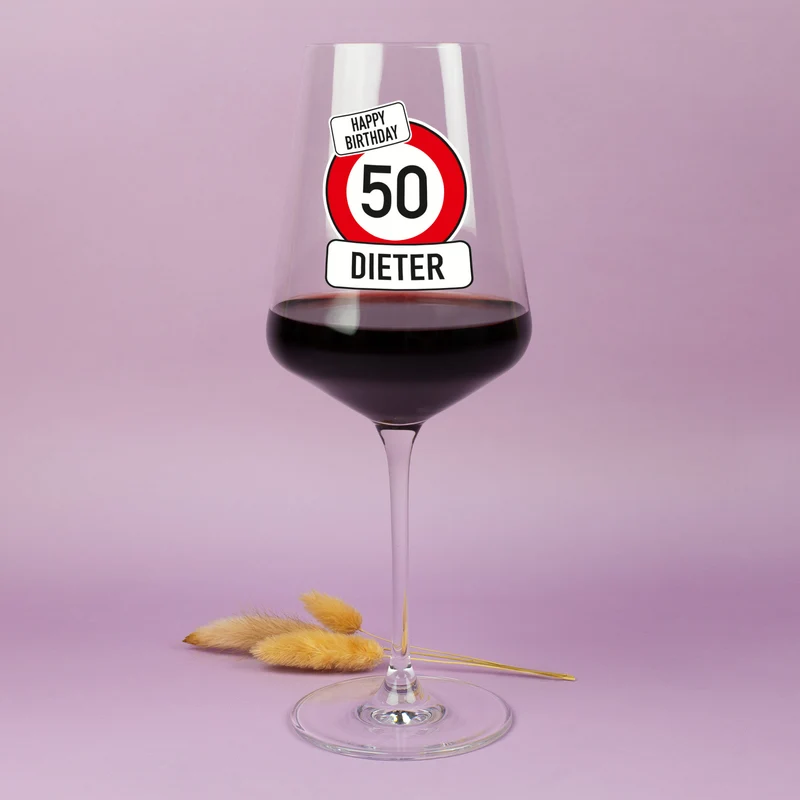 Personalisiertes Leonardo Weinglas zum Geburtstag mit Name & Alter im Verkehrszeichen-Design