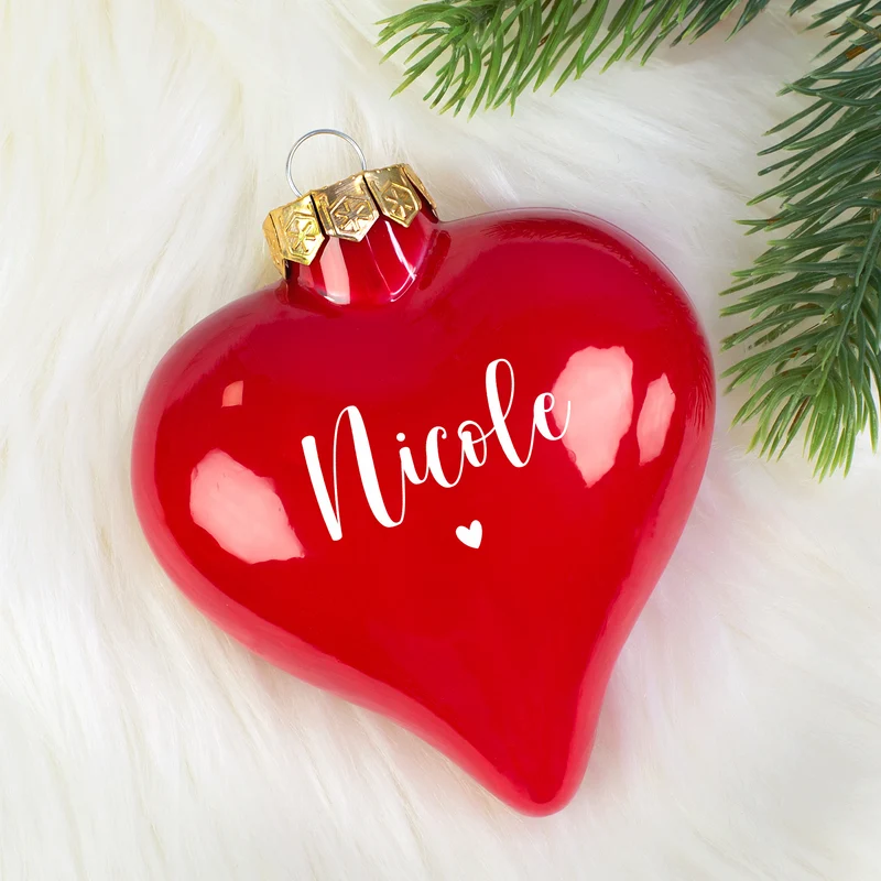 Christbaumkugel in Herzform personalisiert mit Name und Herz Motiv | Matt oder glänzend Rot