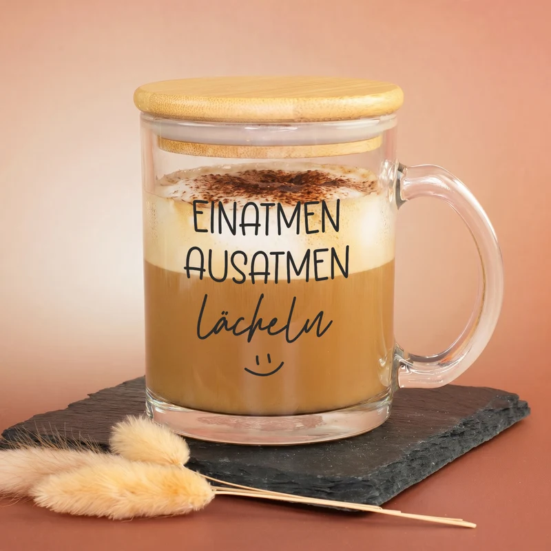 Teeglas 'Einatmen, Ausatmen, Lächeln' | Tasse aus Glas mit Holz Deckel als Geschenkidee
