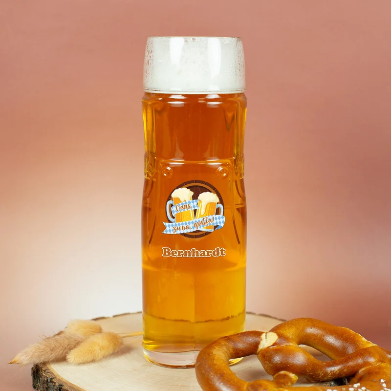 Personalisiertes Bierglas im Design einer Lederhose oder Dirndl mit Name | Oans, zwoa, gsuffa!
