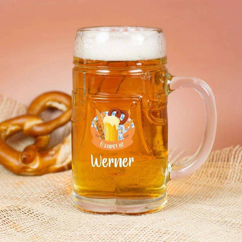 Personalisierter Bierkrug im Lederhosen Design mit bayerischem Festmotiv | Bierglas mit Name 0,5l