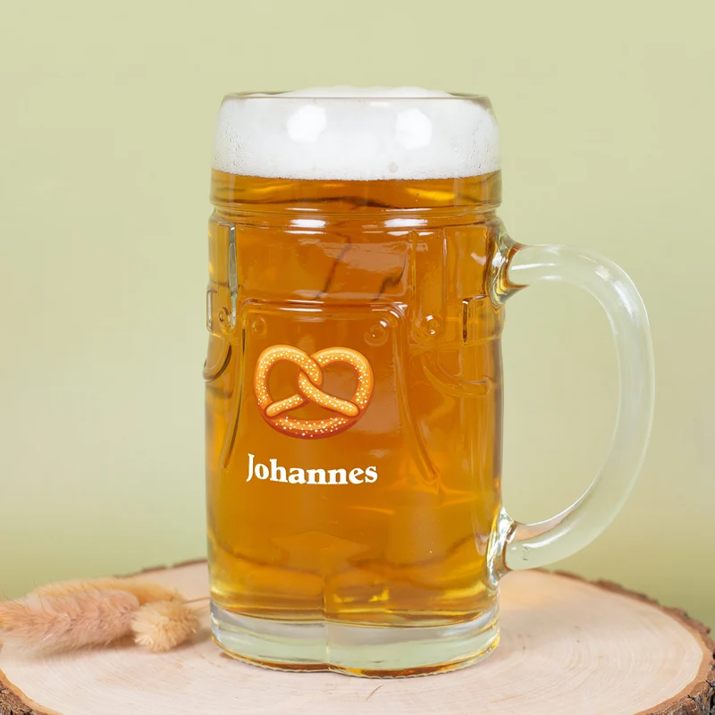 Personalisierter Bierkrug im Lederhosen Design mit Brezel Motiv | Bierglas mit Name 0,5l