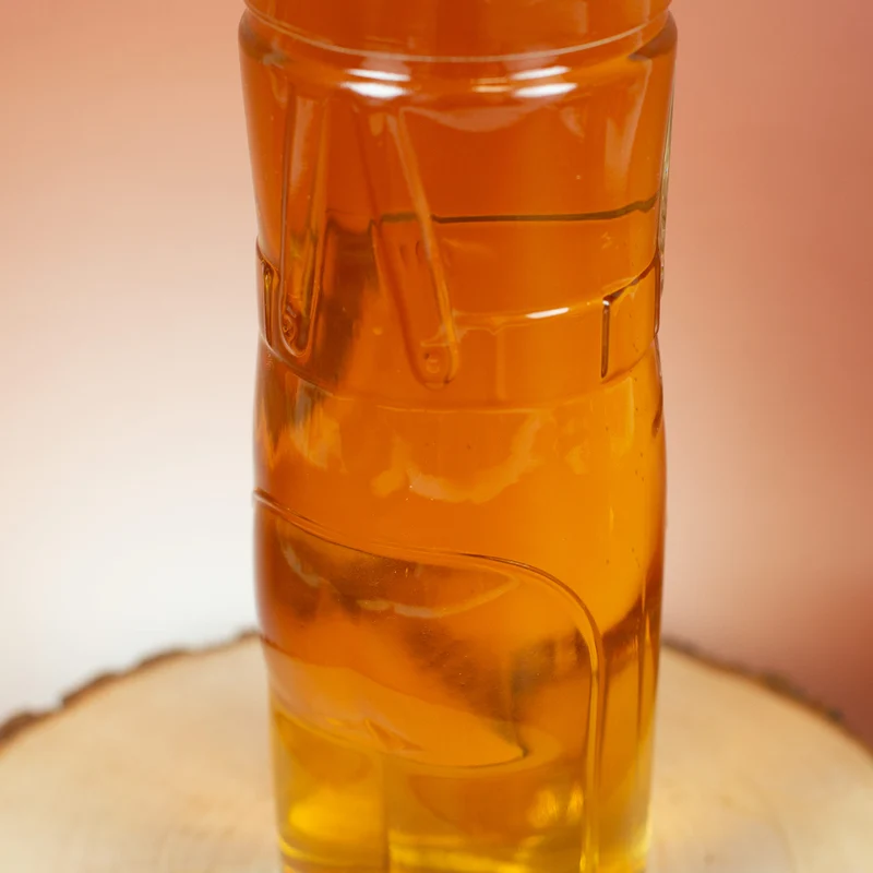 Personalisiertes Bierglas im Design einer Lederhose oder Dirndl mit Name | Brezel Motiv